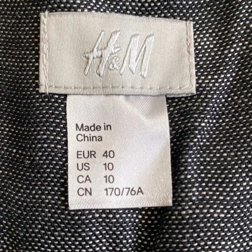 H&M‎ Linen Blend High Waisted Cuffed Shorts Sz. 10